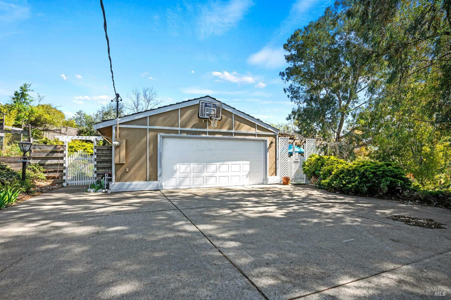 Property Photo:  611 Riverside Drive  CA 95482 