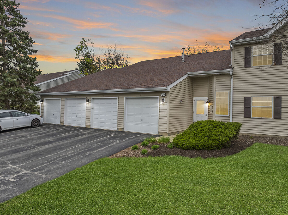 Property Photo:  20 Gant Circle N E  IL 60107