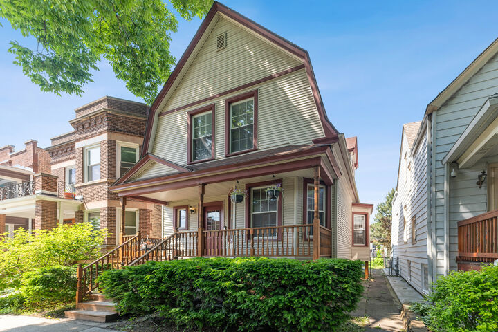 2426 W Eastwood Avenue  Chicago IL 60625 photo