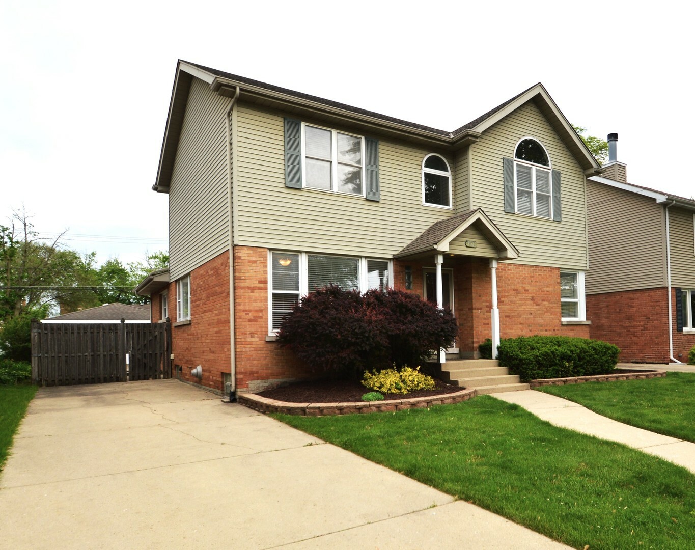 Property Photo:  3026 Buckingham Avenue  IL 60154 