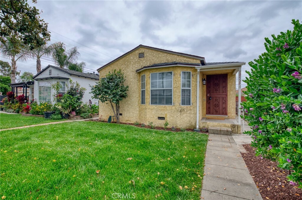 Property Photo:  10529 Pinehurst Avenue  CA 90280 