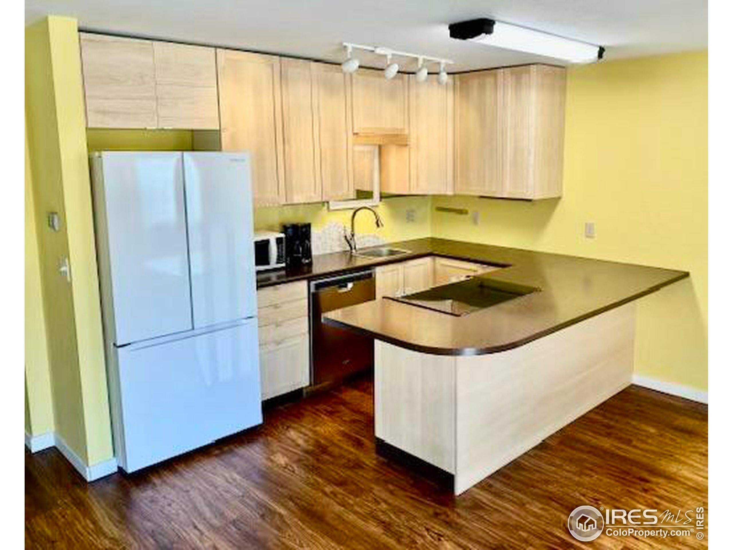 Property Photo:  225 E 8th Ave D-14  CO 80504 