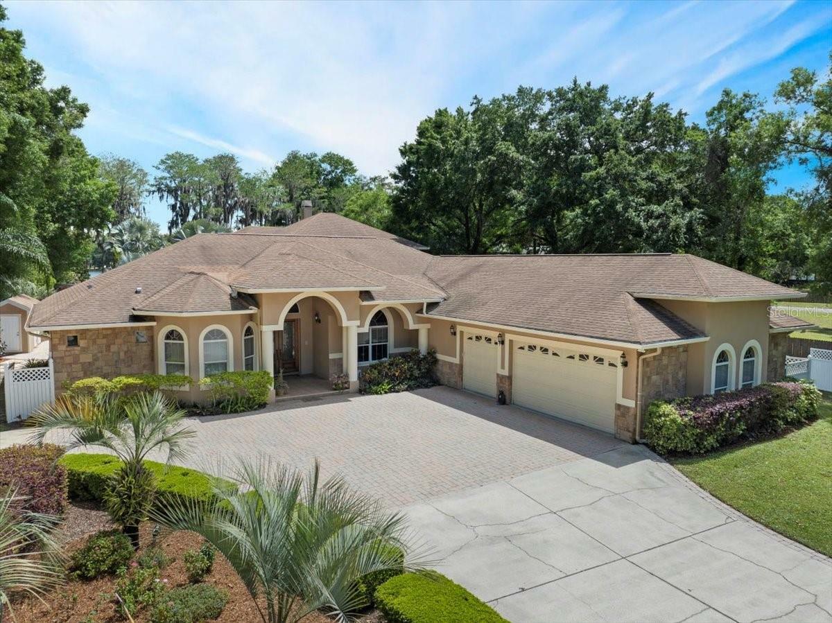 Property Photo:  6031 Lakeside Drive  FL 33558 