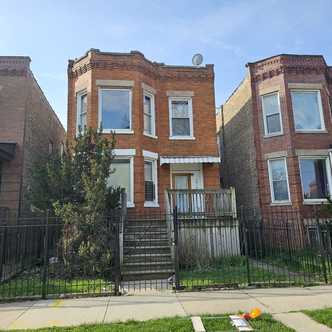 Property Photo:  5019 W Huron Street  IL 60644 