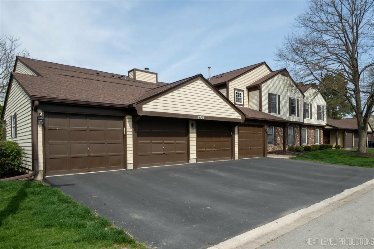 Property Photo:  2105 Lancaster Circle 101A  IL 60565 