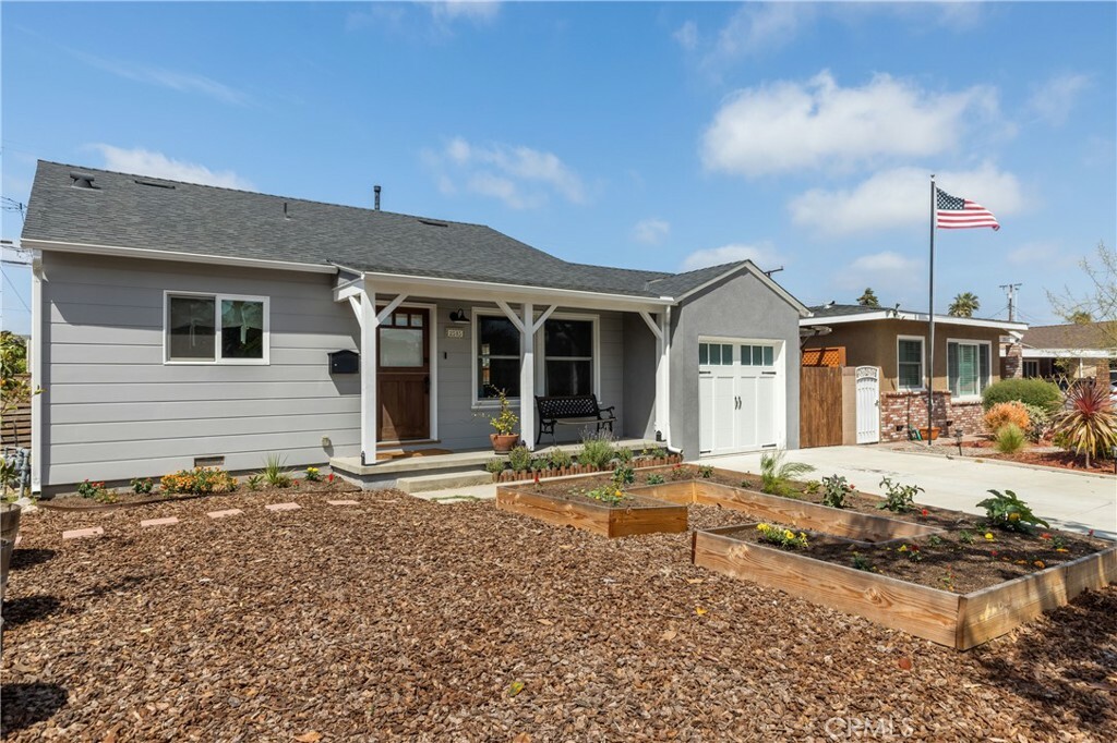 Property Photo:  2515 Spreckels Lane  CA 90278 