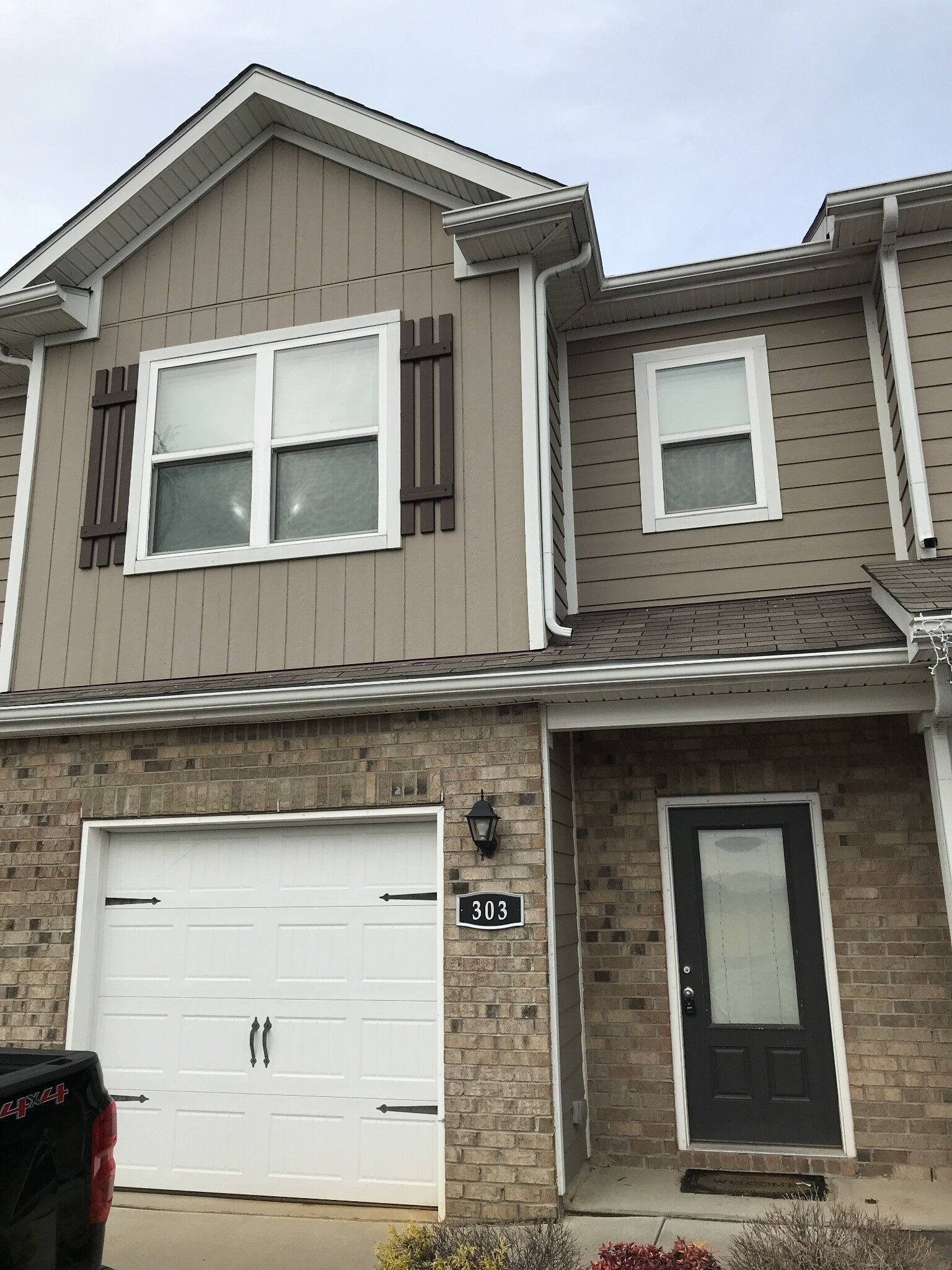 Property Photo: 303 Nixon Way TN 37086