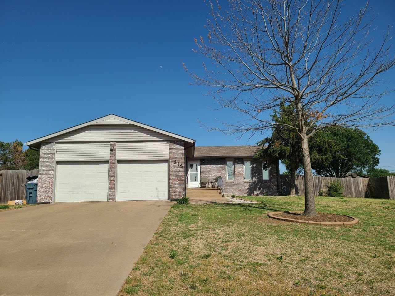 Property Photo:  1313 N Day St  KS 67152 