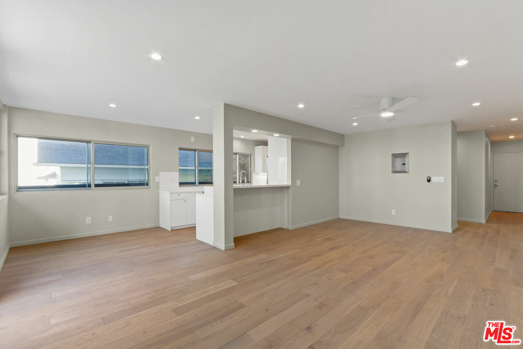 Property Photo:  2221   Ocean Ave 101  CA 90405 