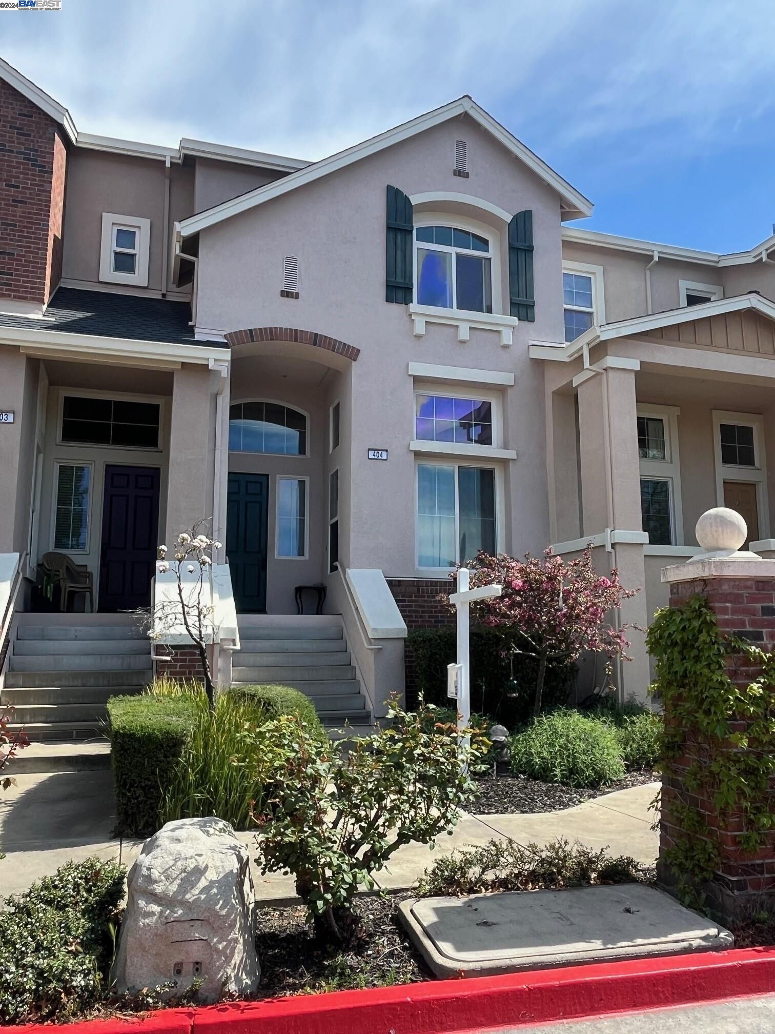 Property Photo:  266 Wood St 404  CA 94550 