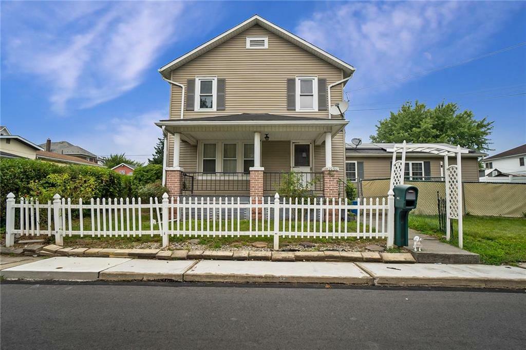 Property Photo:  209 Oak Street  PA 18064 