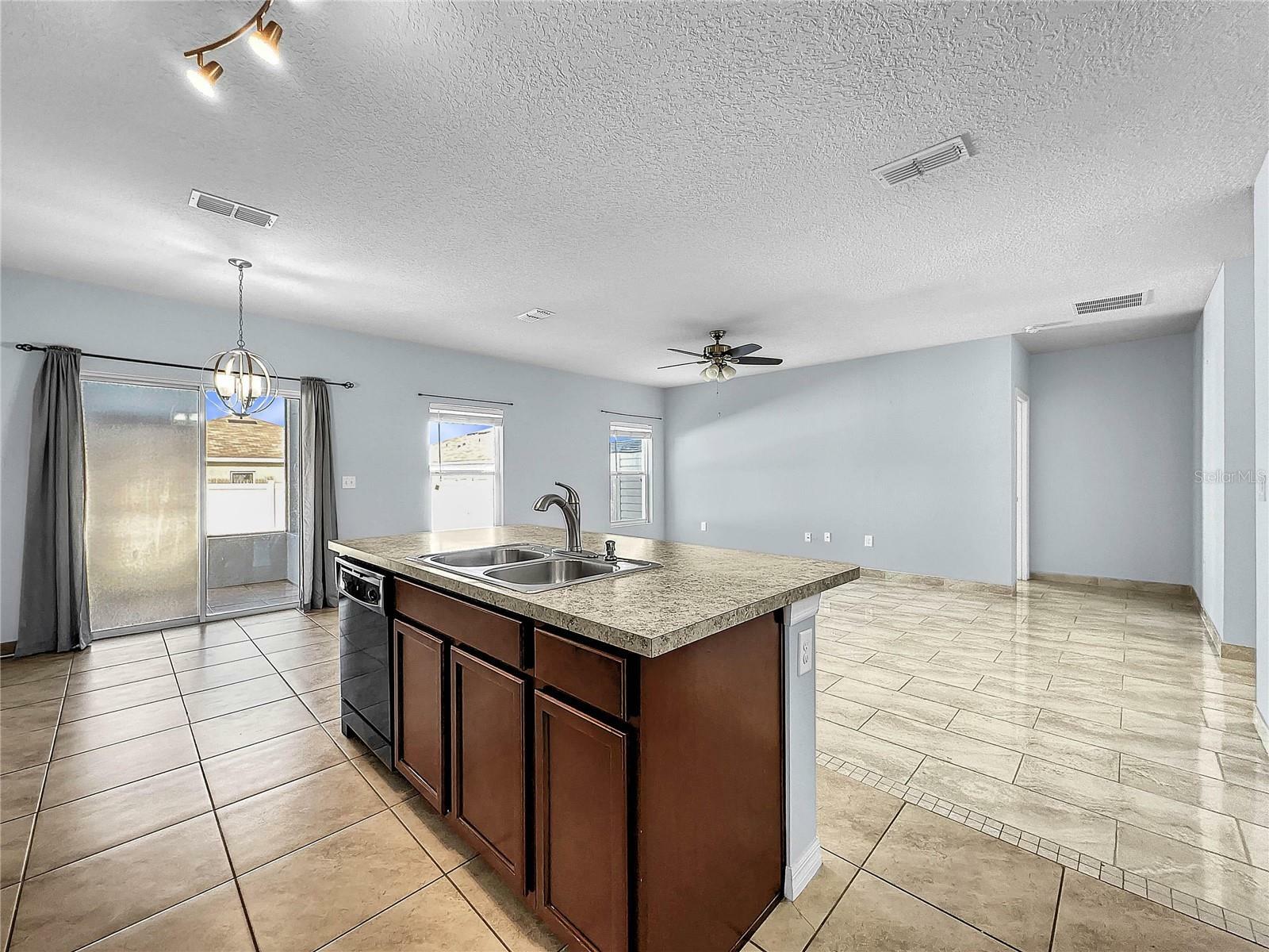 Property Photo:  567 Lucerne Boulevard  FL 33881 