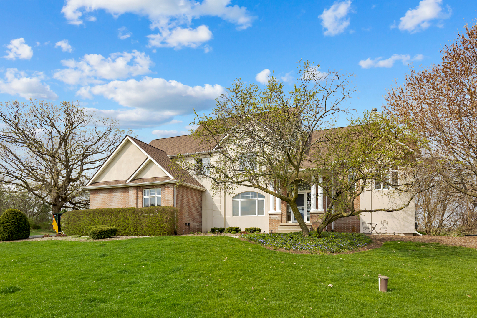 Property Photo: 15N799 Farm View Lane IL 60140