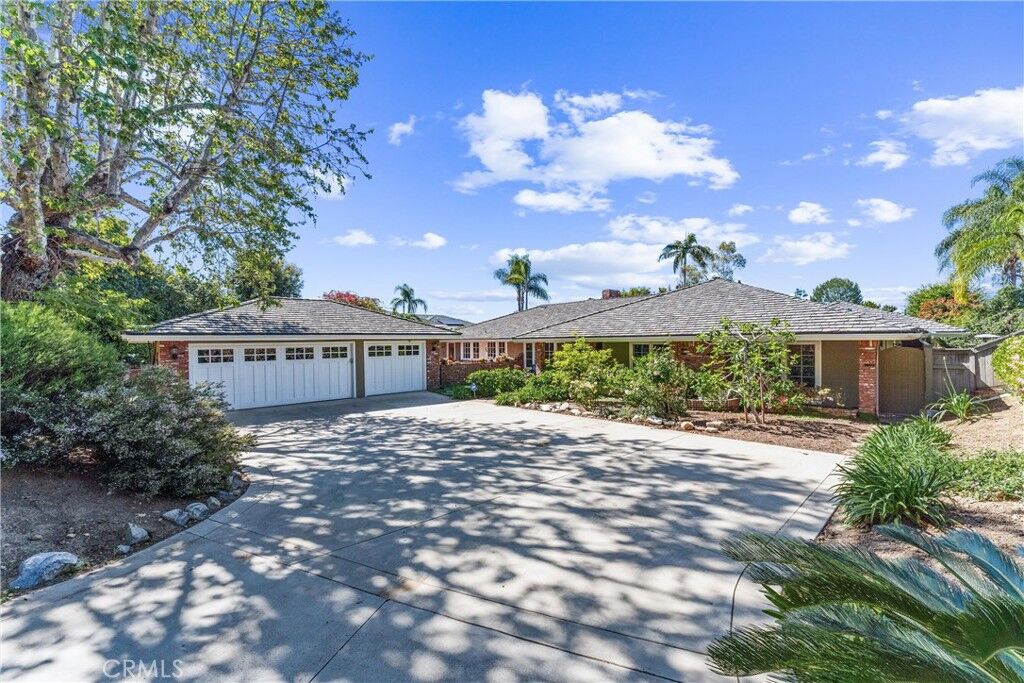 Property Photo:  11562 Vista Mar  CA 92705 