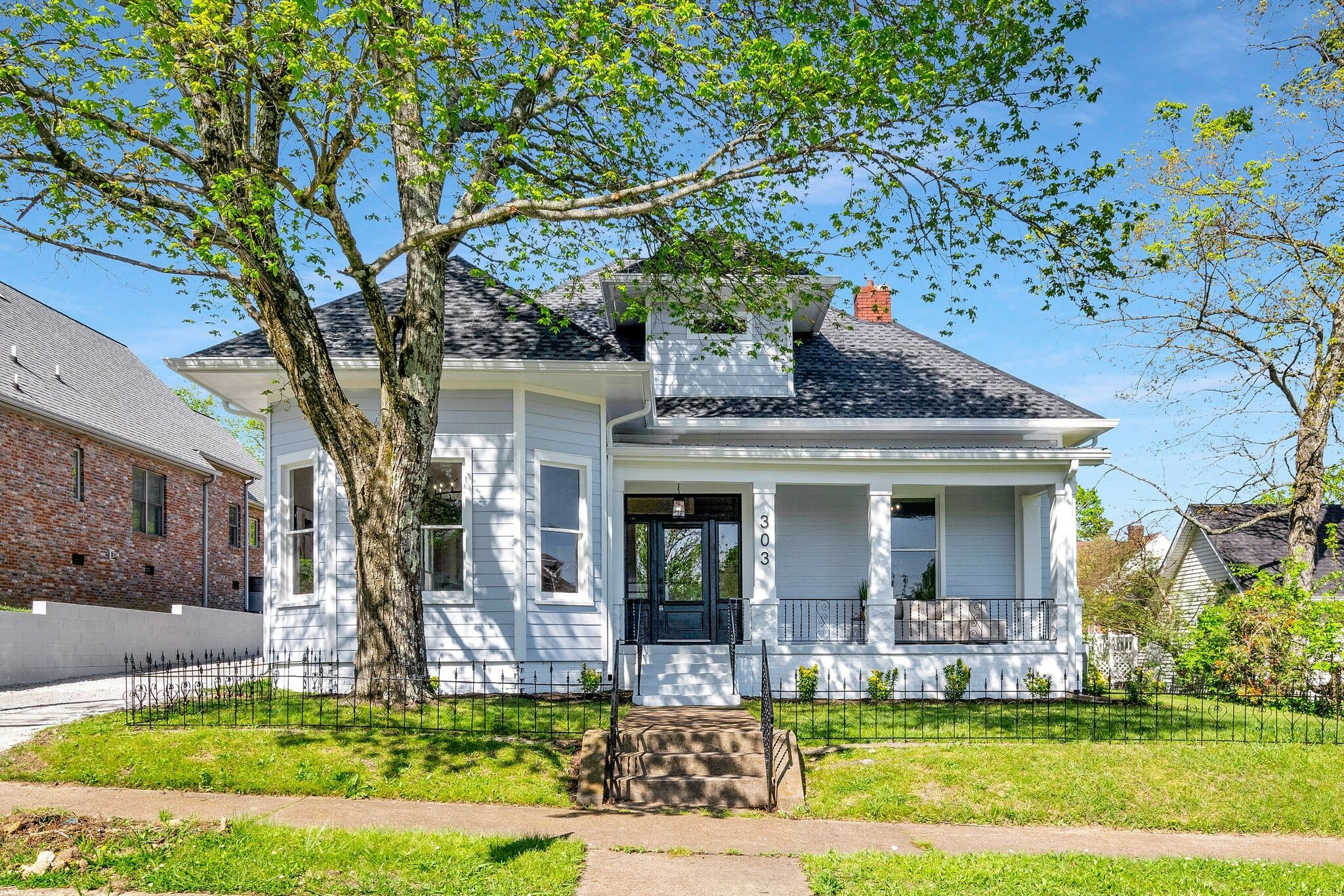 Property Photo: 303 W College St TN 37055