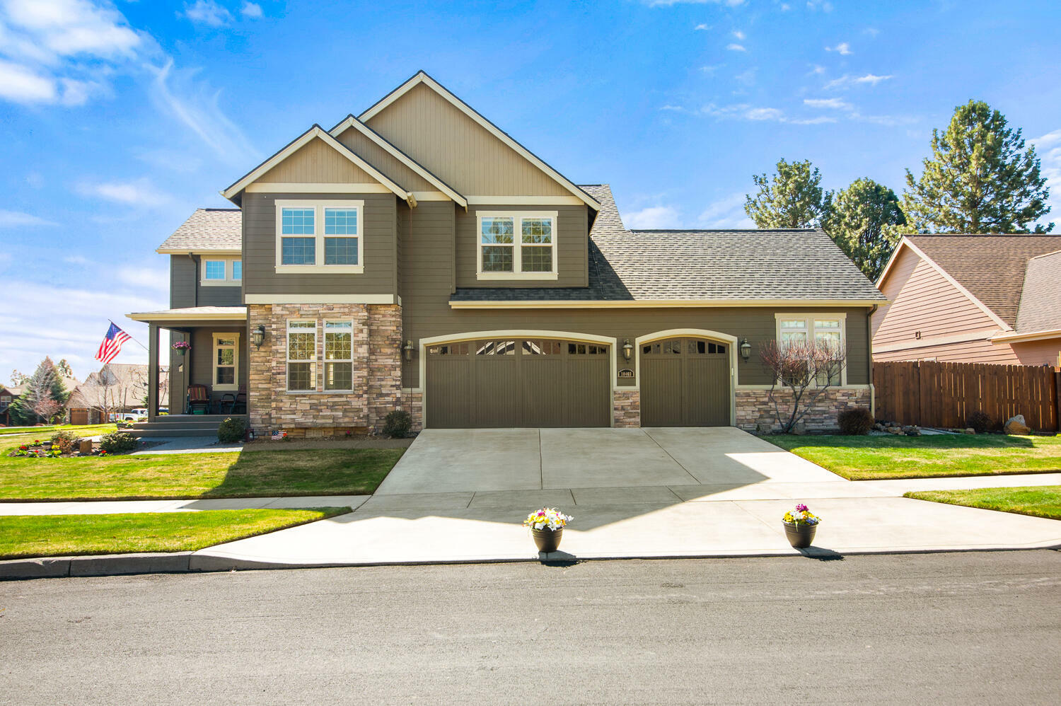 Property Photo: 20469 Mazama Place OR 97702