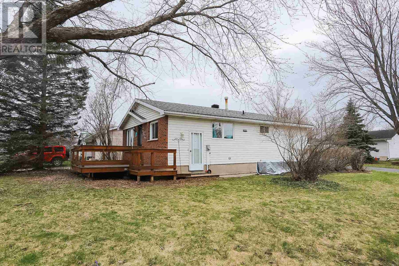 Property Photo:  6 Chicora Cres  ON P6A 5S9 