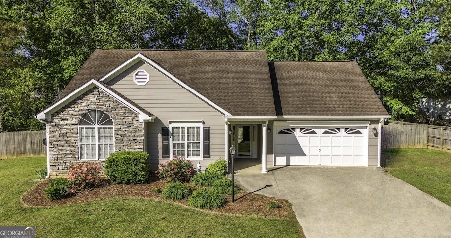 Property Photo: 131 Hunter'S Pointe Court GA 30180