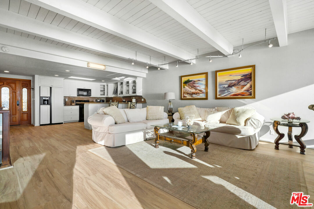 Property Photo:  11876 Beach Club Way  CA 90265 