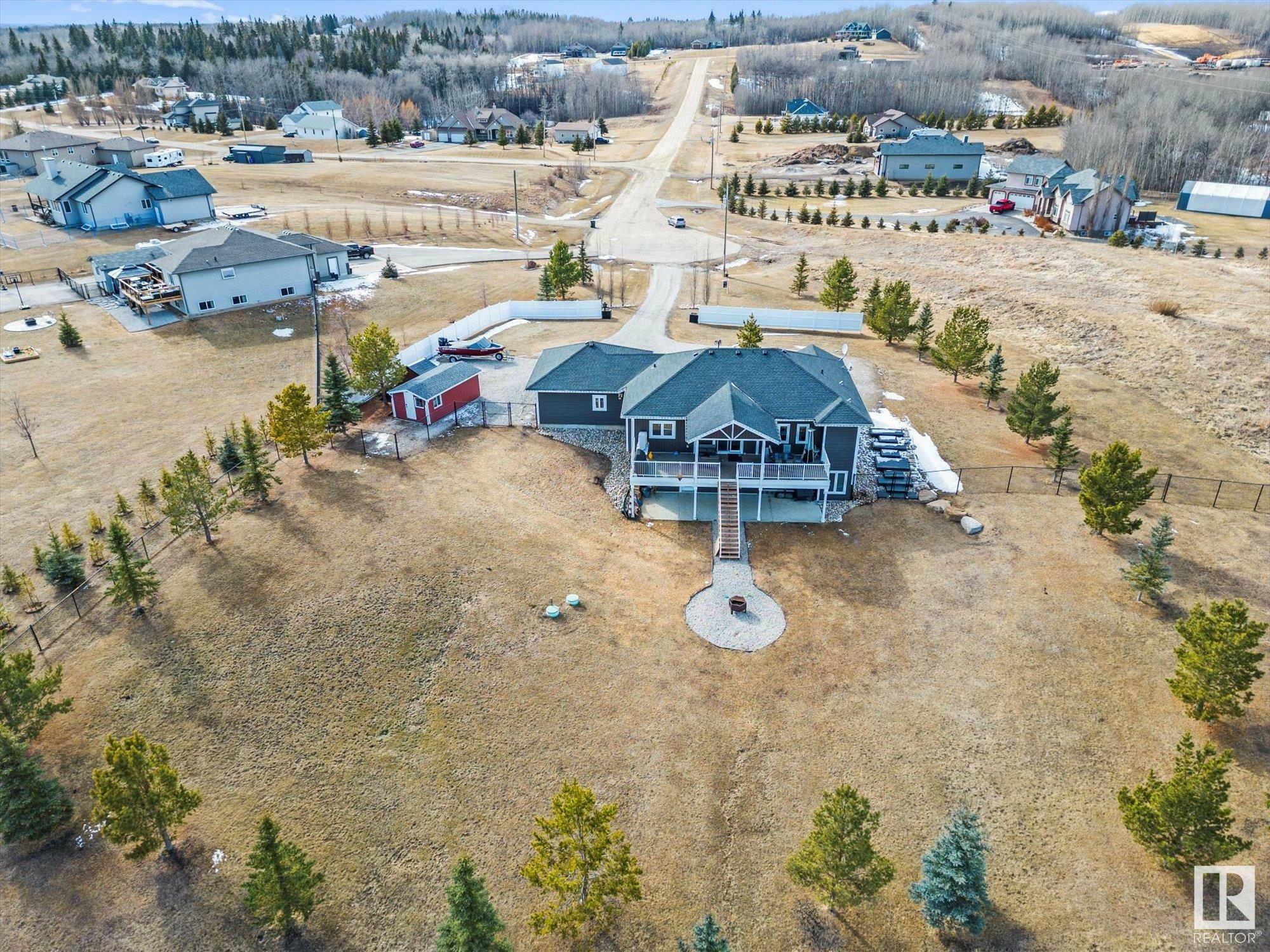 Property Photo:  53024 Rge Rd 15 41  AB T7Y 2T4 