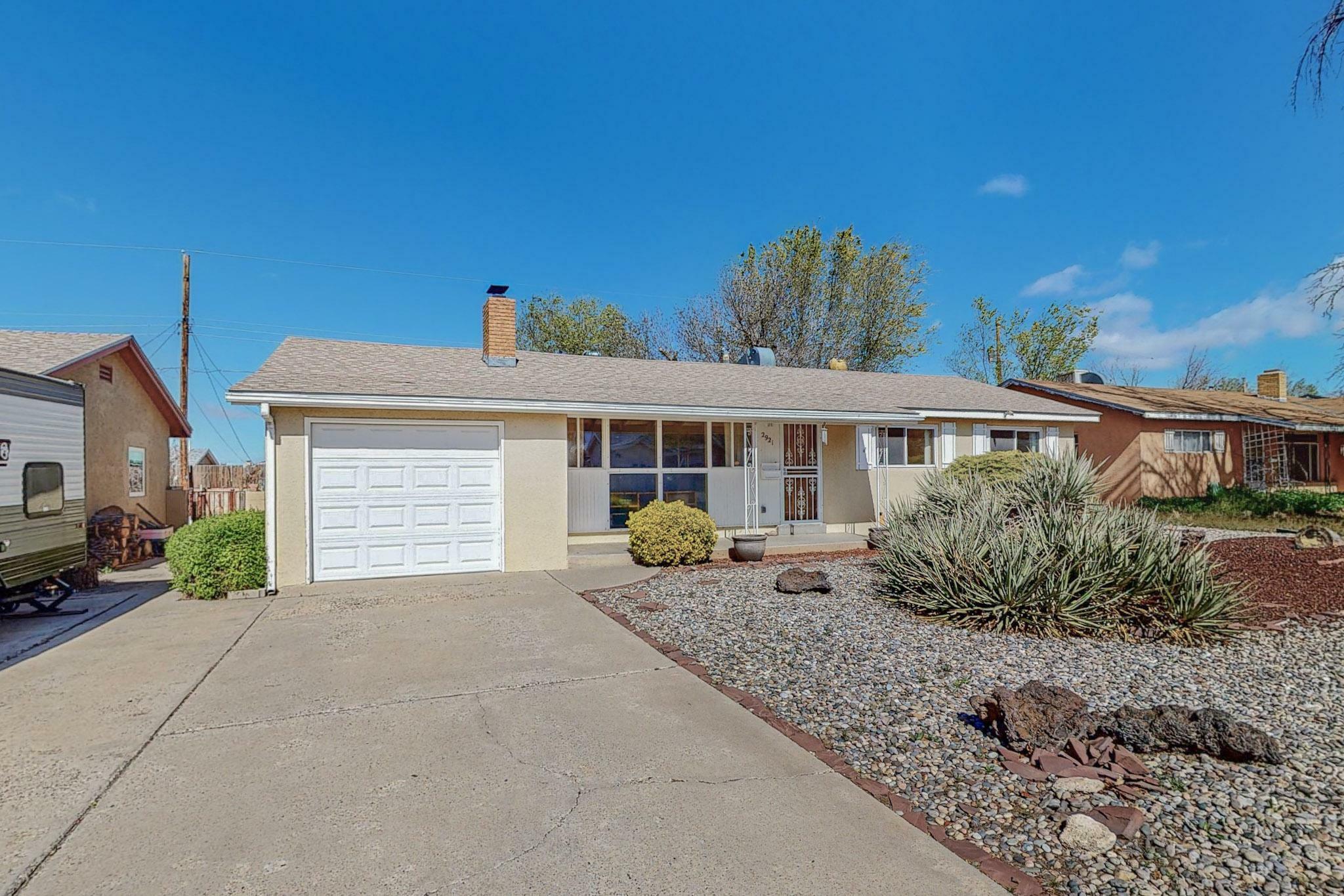 2921 Cardenas Drive NE  Albuquerque NM 87110 photo