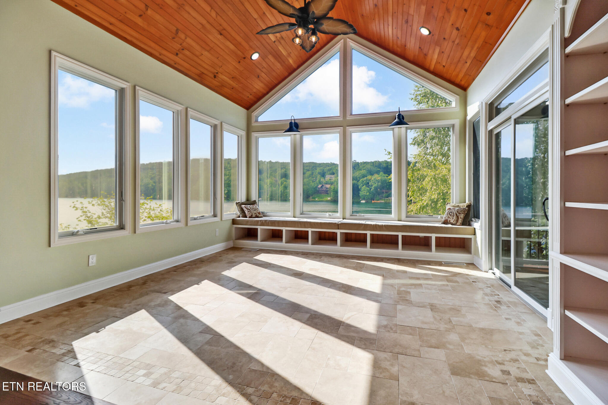 Property Photo: 21 Mariners Court TN 38558