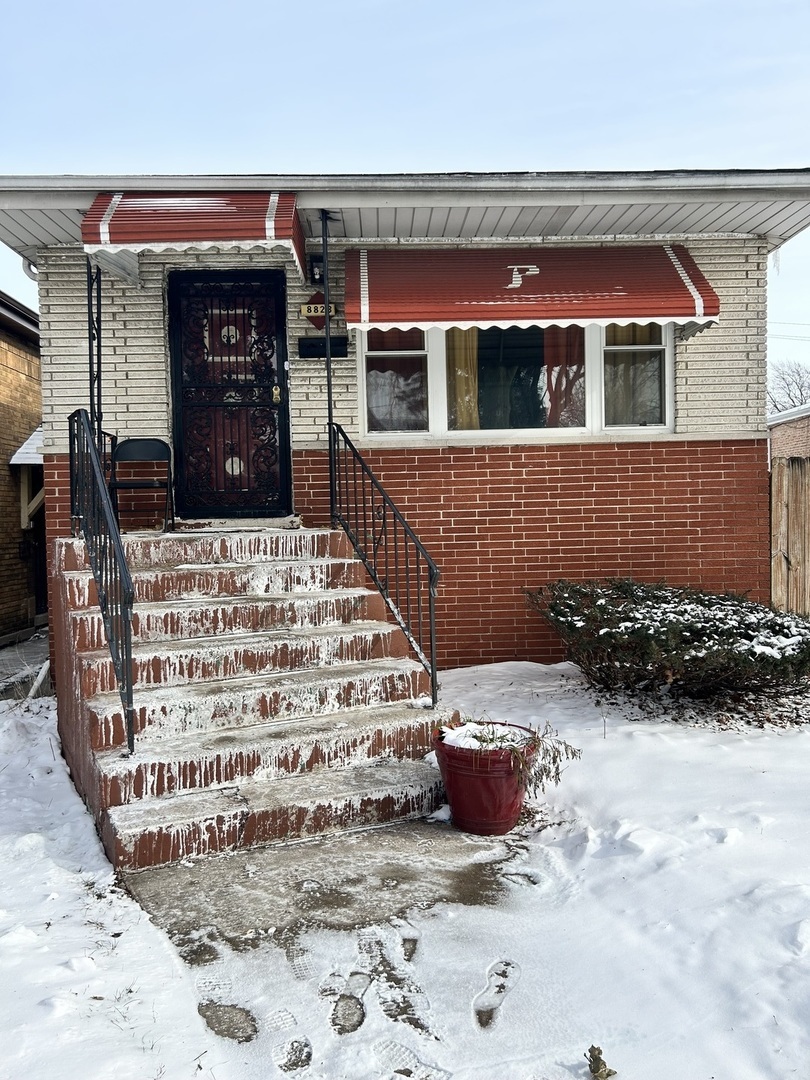 Property Photo:  8823 S Wallace Street  IL 60620 