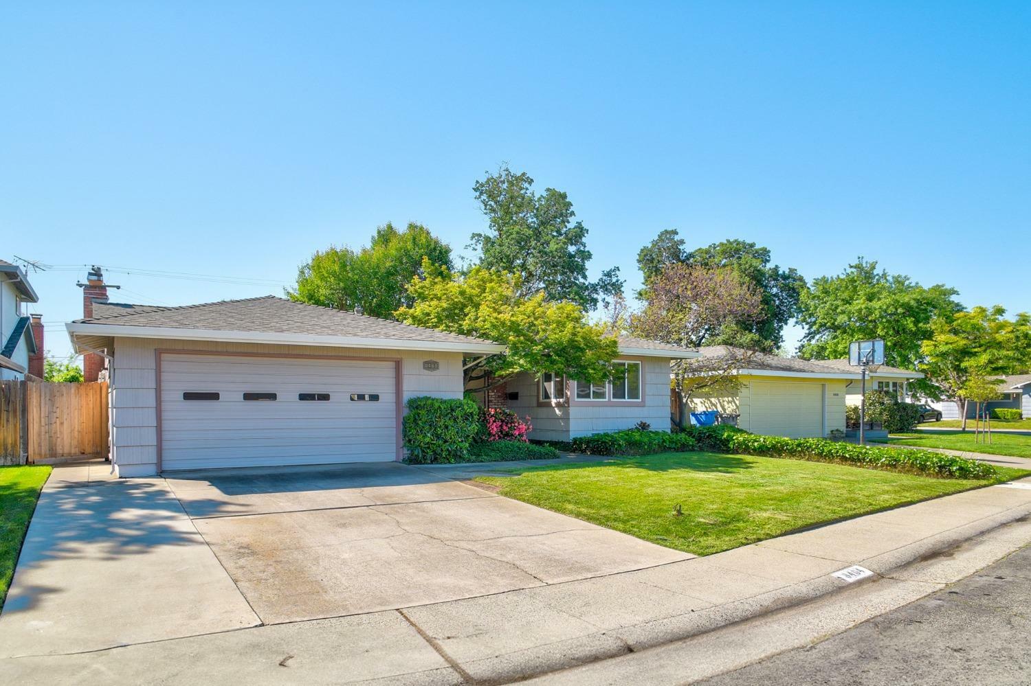 Property Photo:  8404 Grinnell Way  CA 95826 