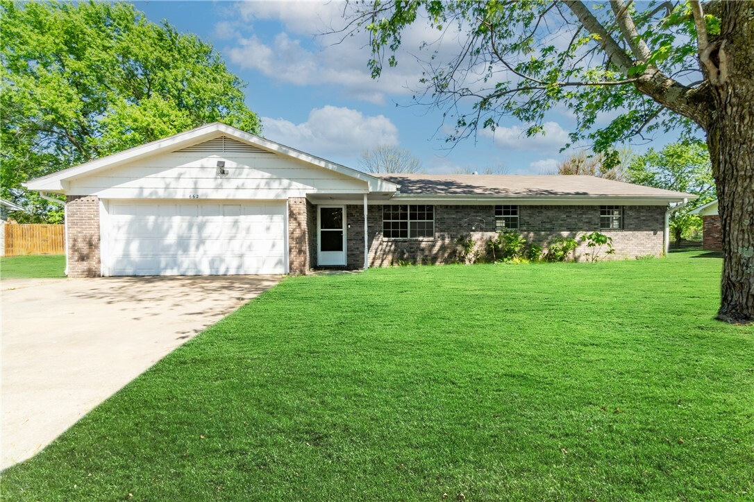 Property Photo:  662 S Lake Sequoyah Drive  AR 72701 