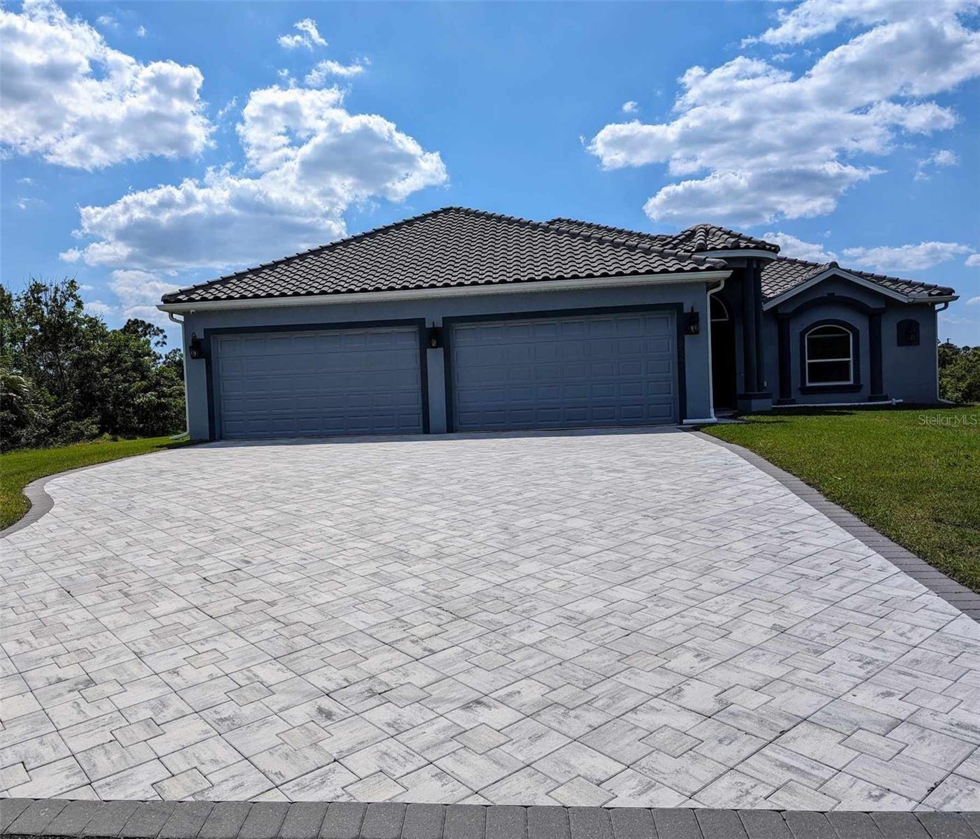 Property Photo: 2761 Newman Drive FL 34288