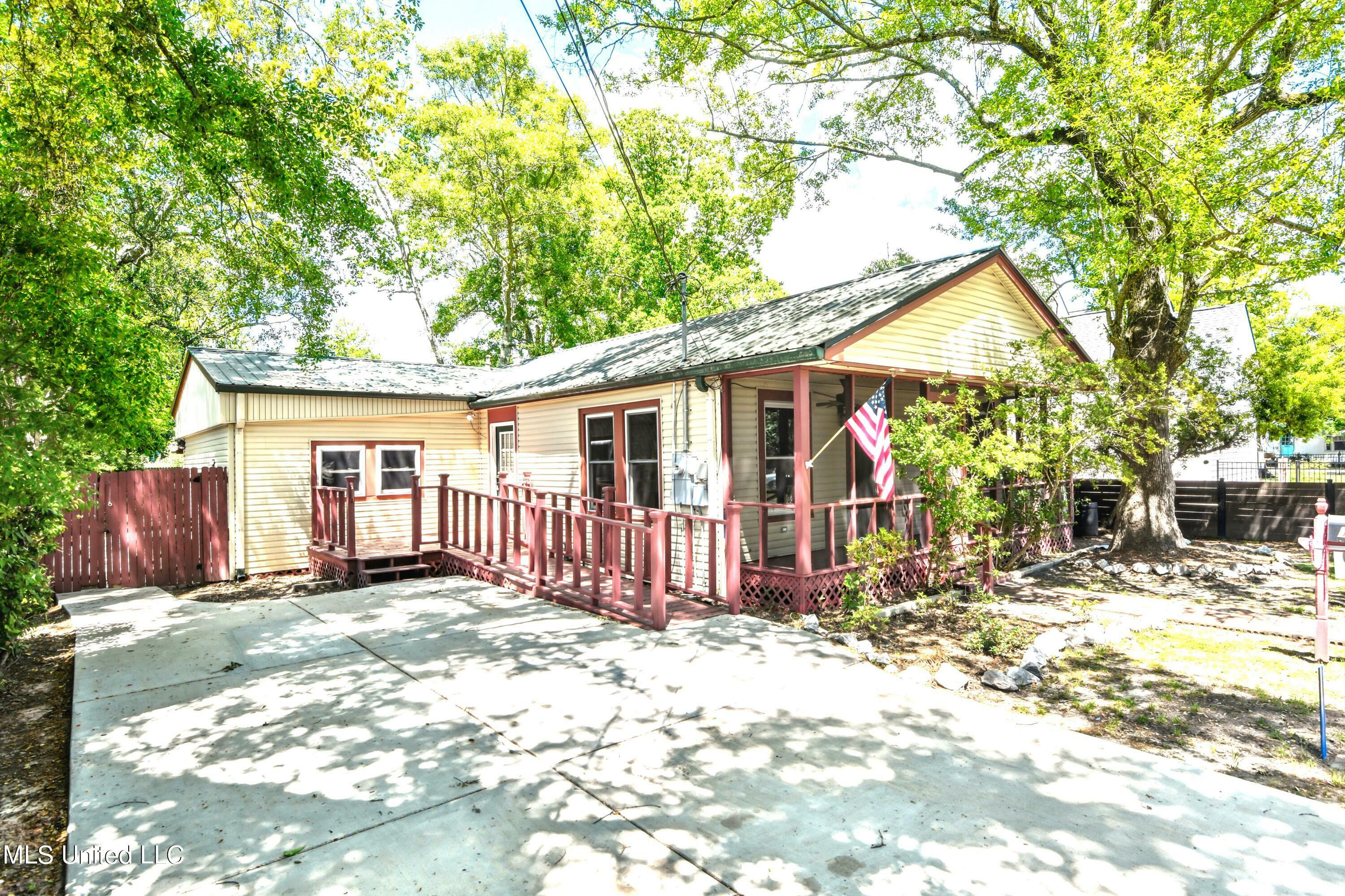 Property Photo:  1513 Porter Avenue  MS 39564 