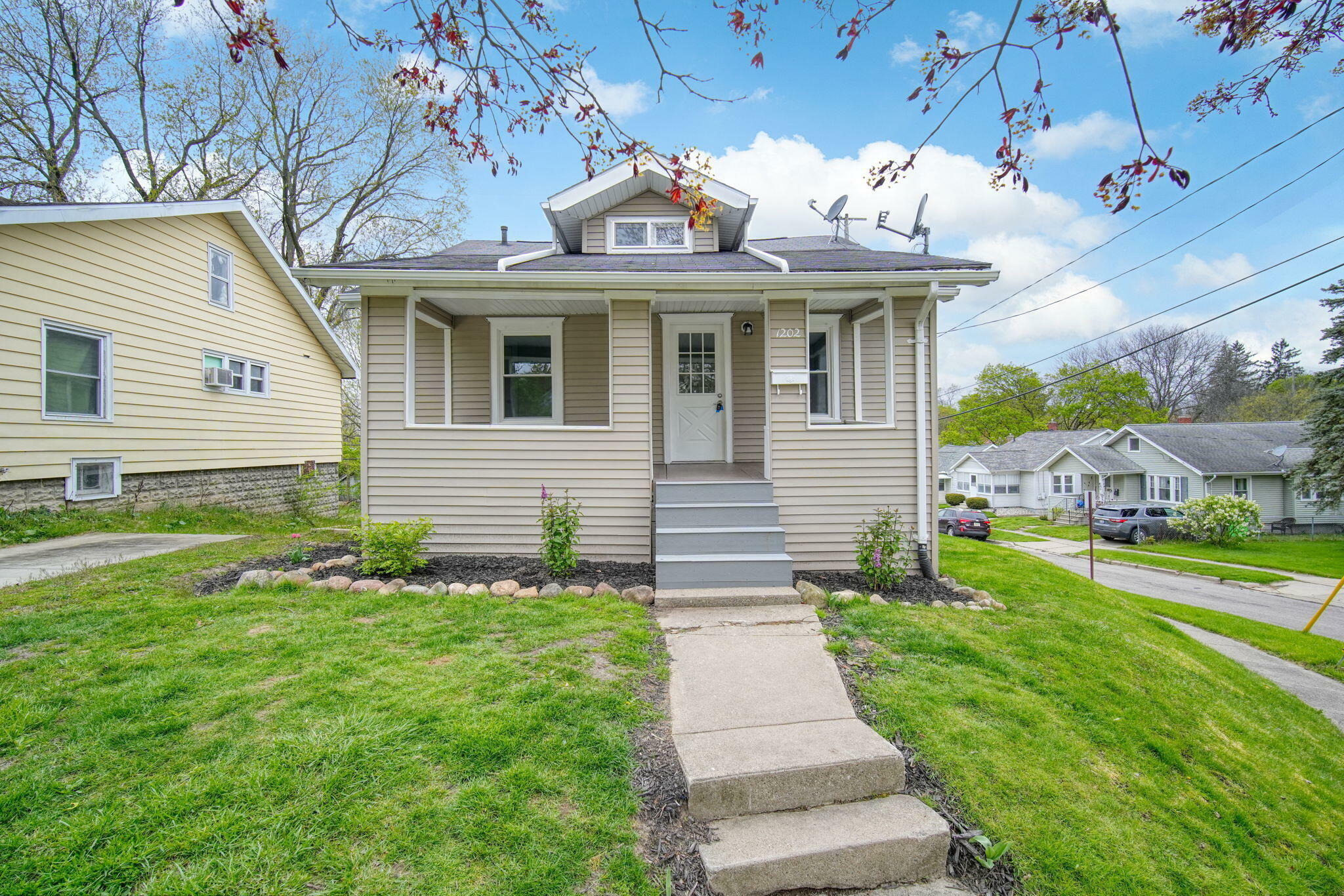 Property Photo:  1202 Loeser Avenue  MI 49203 