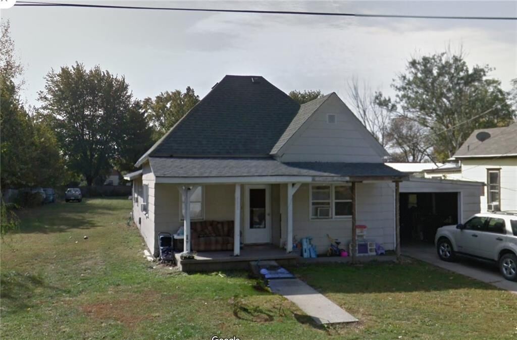 Property Photo:  302 W South Street  IL 61914 