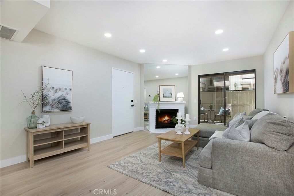 Property Photo:  155 S Poplar Avenue 17  CA 92821 