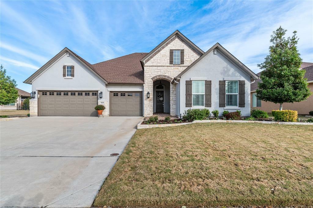 Property Photo:  9717 Orangewood Trail  TX 76207 