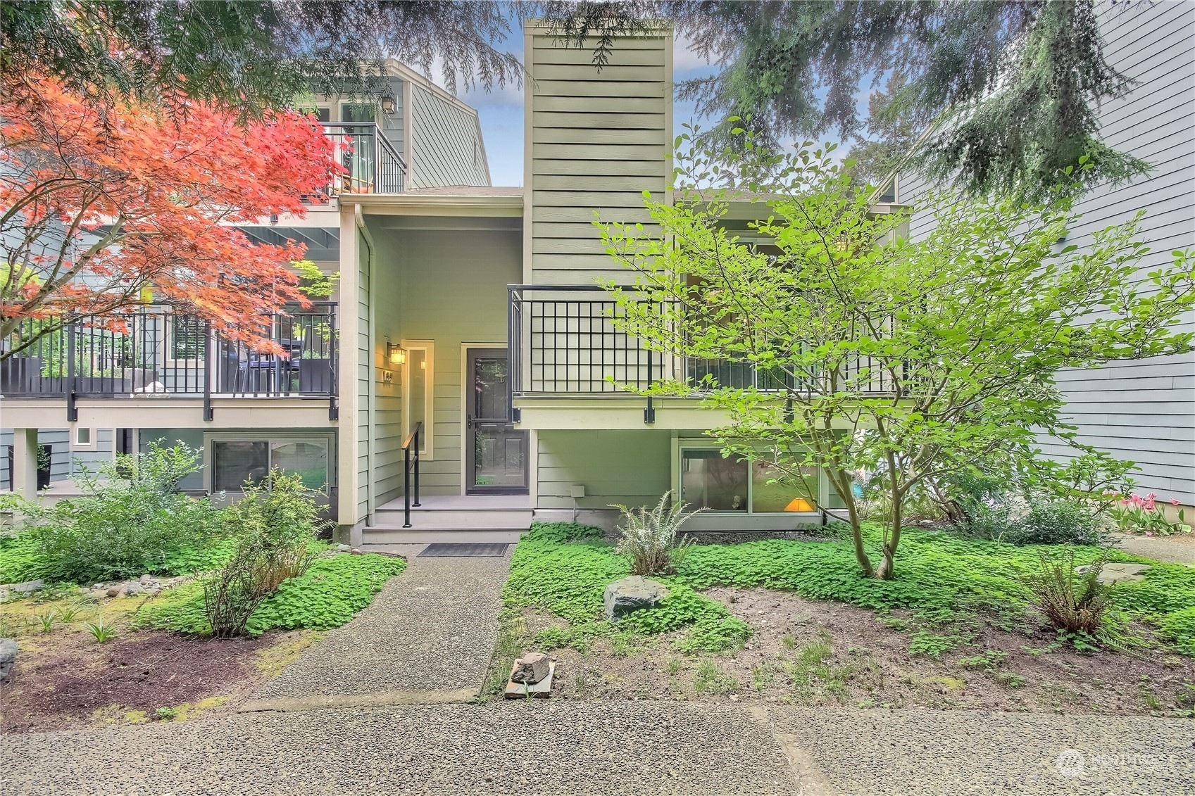 Property Photo:  840 N 161st Place 55  WA 98133 