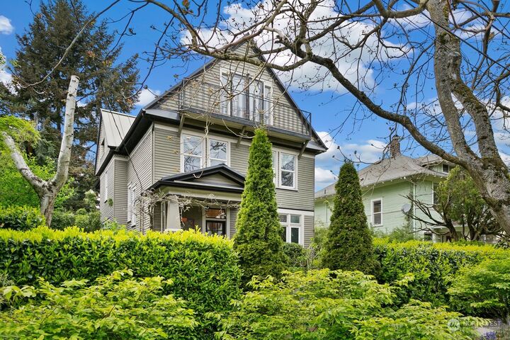 Property Photo: 1323 13th Avenue S WA 98144