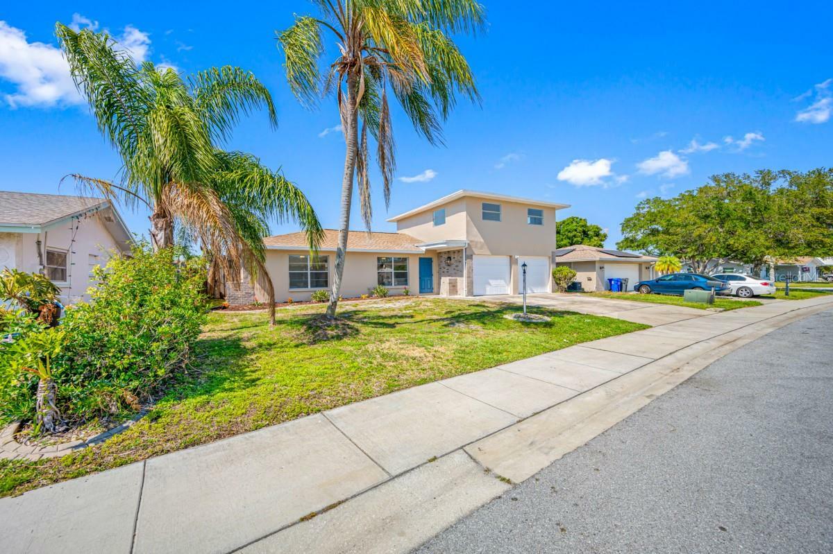 Property Photo:  1802 Ironwood Court W  FL 34677 