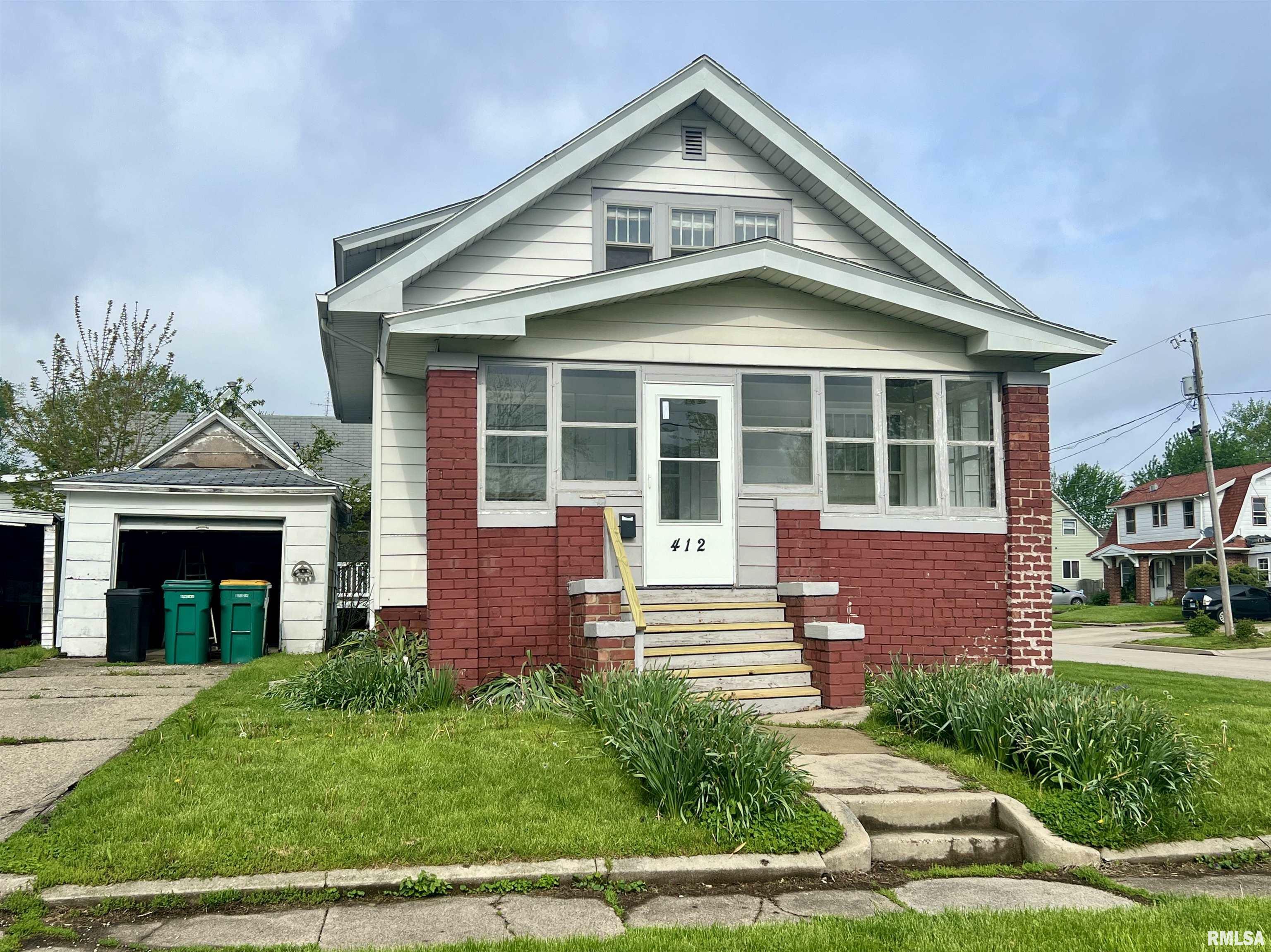 Property Photo:  412 Locust Street  IL 61401 