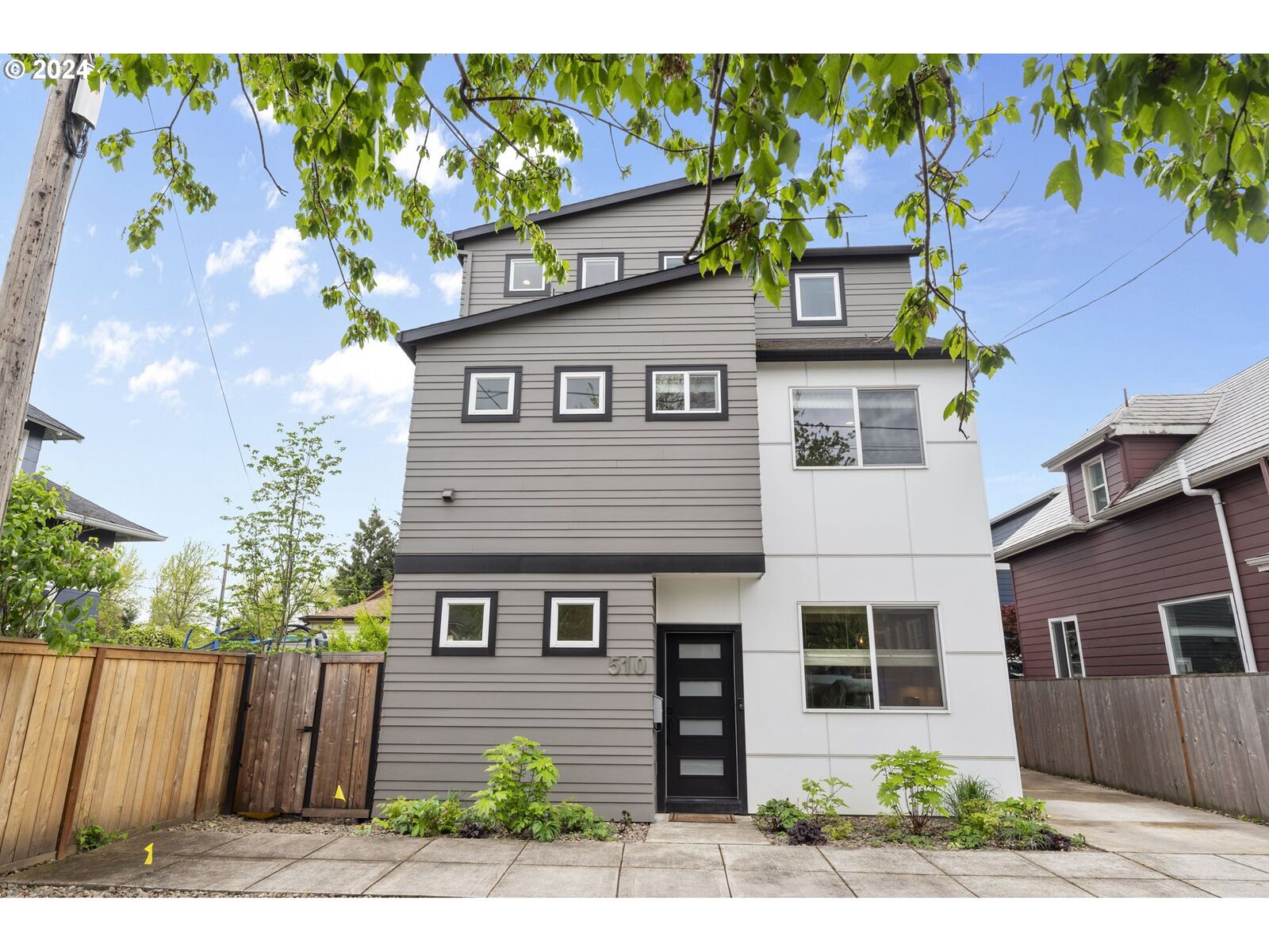 Property Photo:  510 N Ivy St  OR 97227 