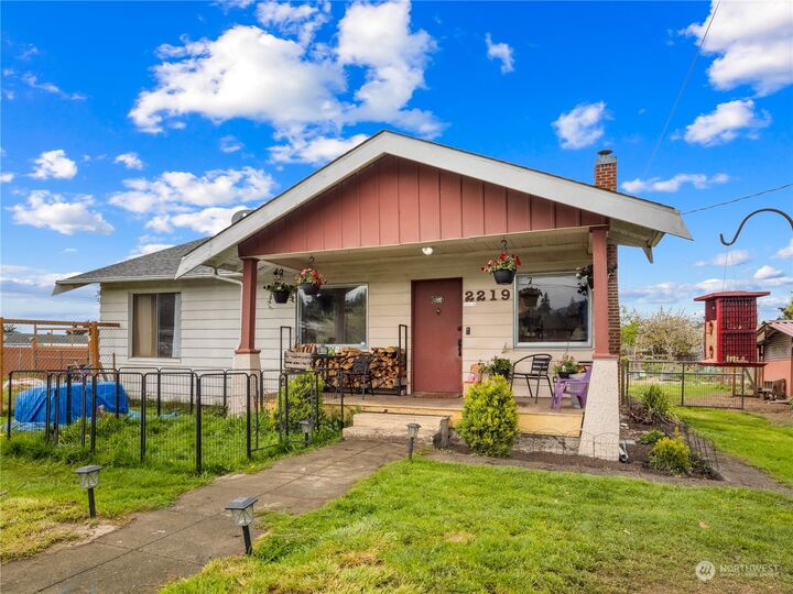 Property Photo:  2219 E 4th Ave  WA 98362 