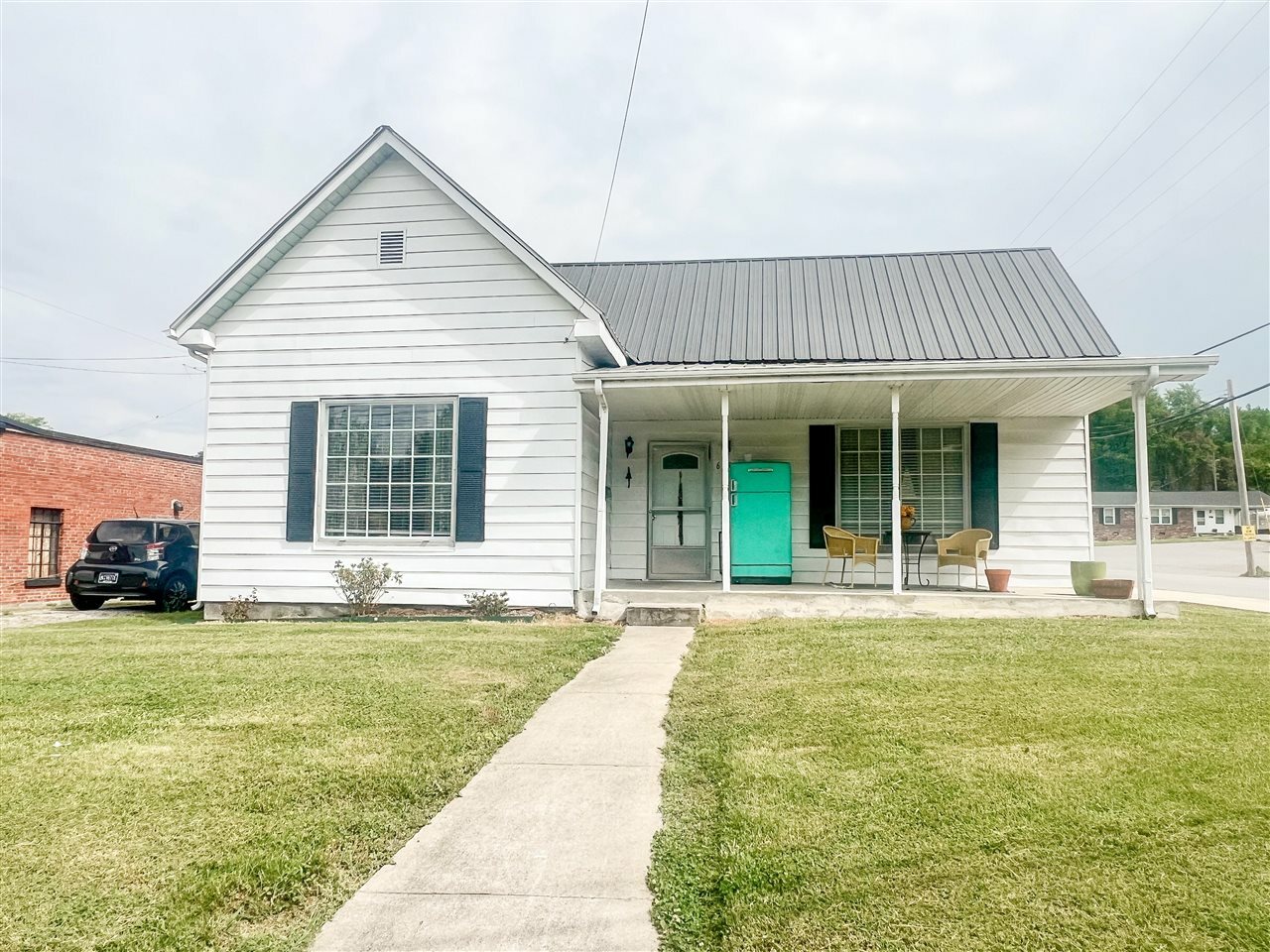 Property Photo:  615 E Main Street  KY 42164 