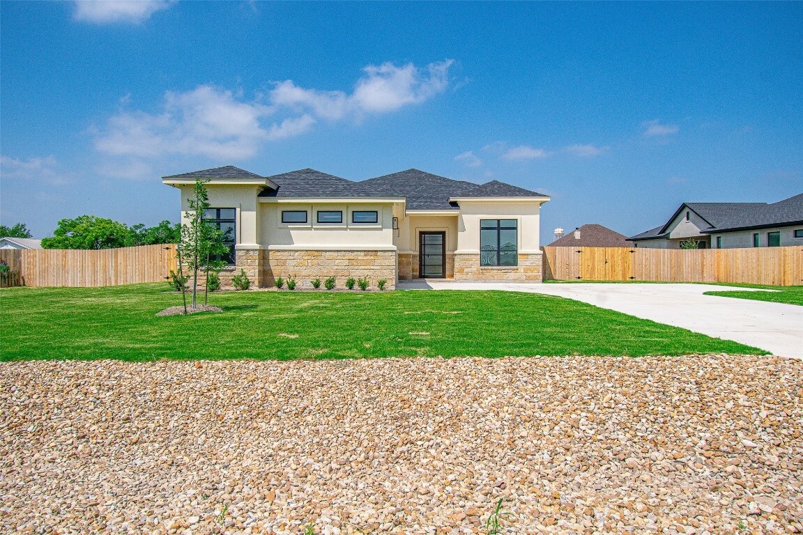 Property Photo: 349 Meadow Valley Loop TX 76537