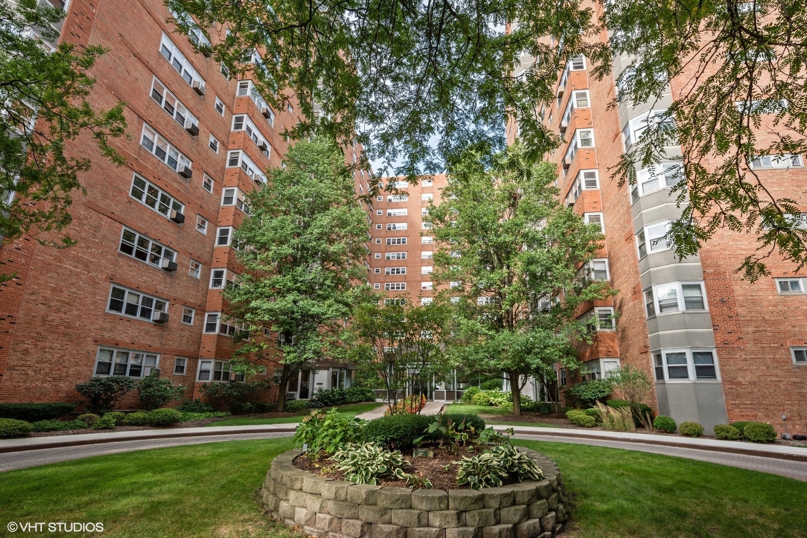 Property Photo:  4970 N Marine Drive 628  IL 60640 