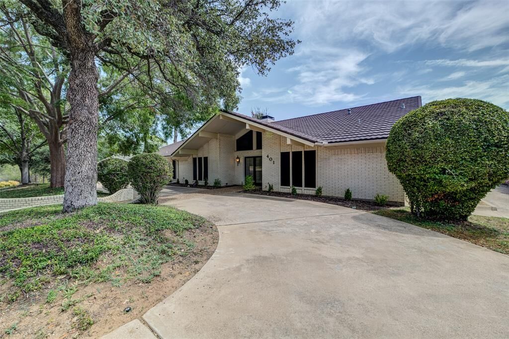 Property Photo:  401 Lake Charles Avenue N  TX 76103 