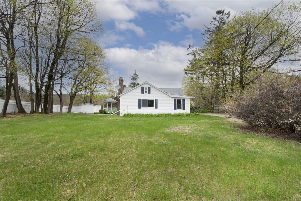 Property Photo:  320 Pleasant St  MA 01612 