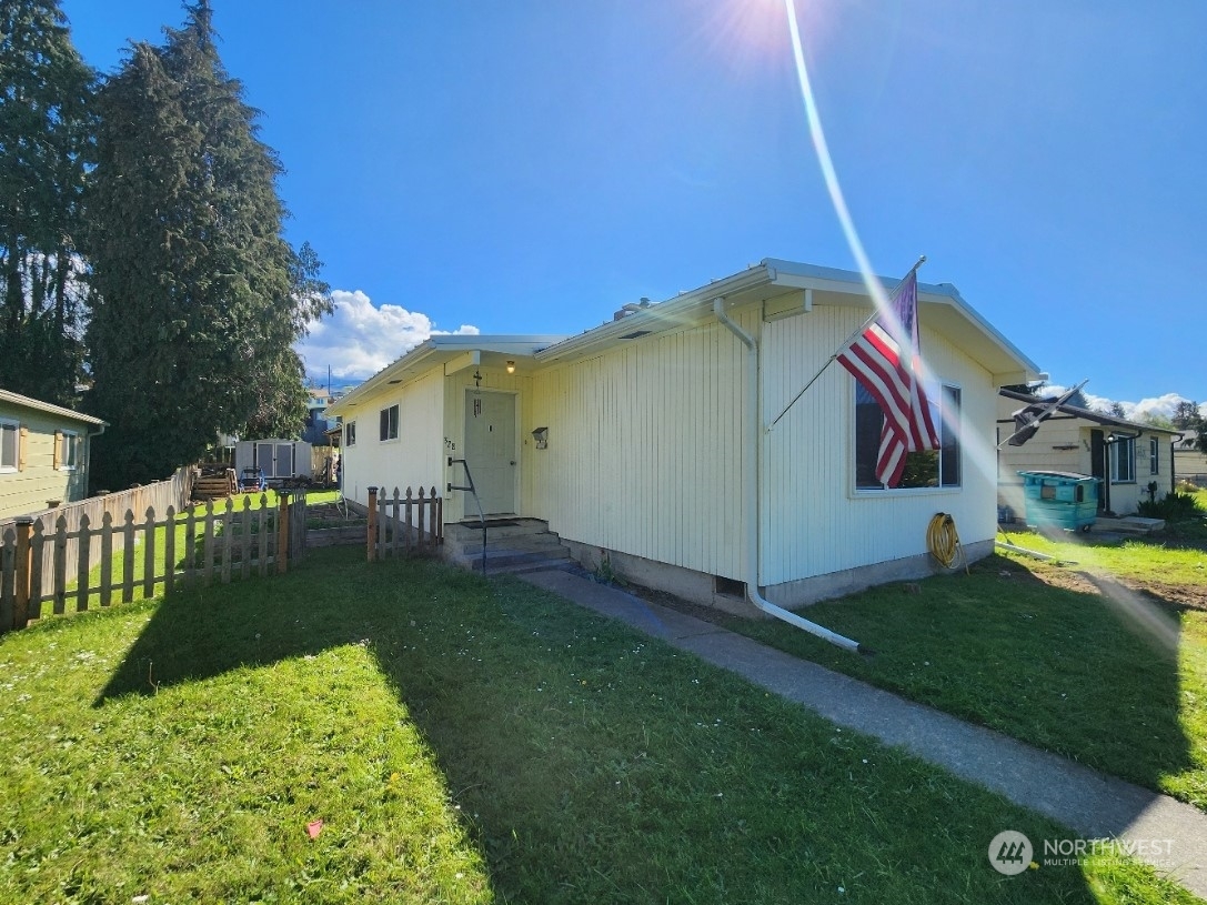 Property Photo:  328 E Lopez  WA 98362 