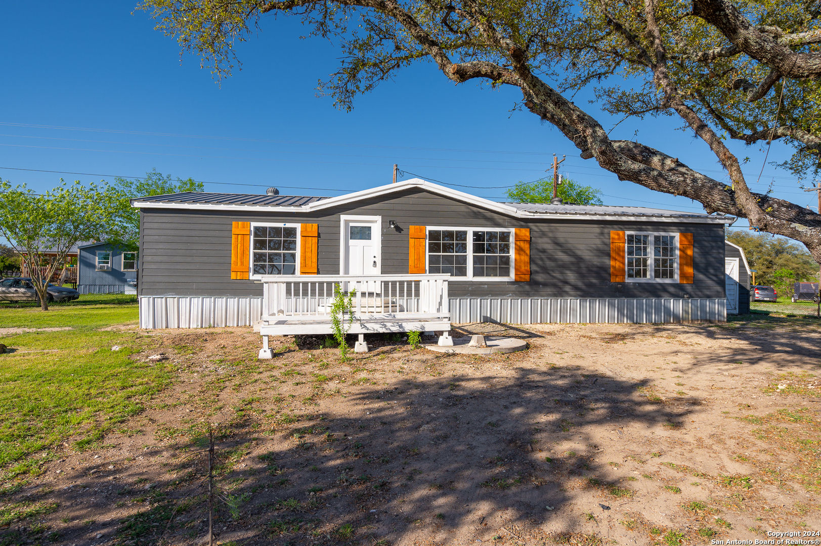 Property Photo:  105 N Oak Ridge Dr  TX 78010 