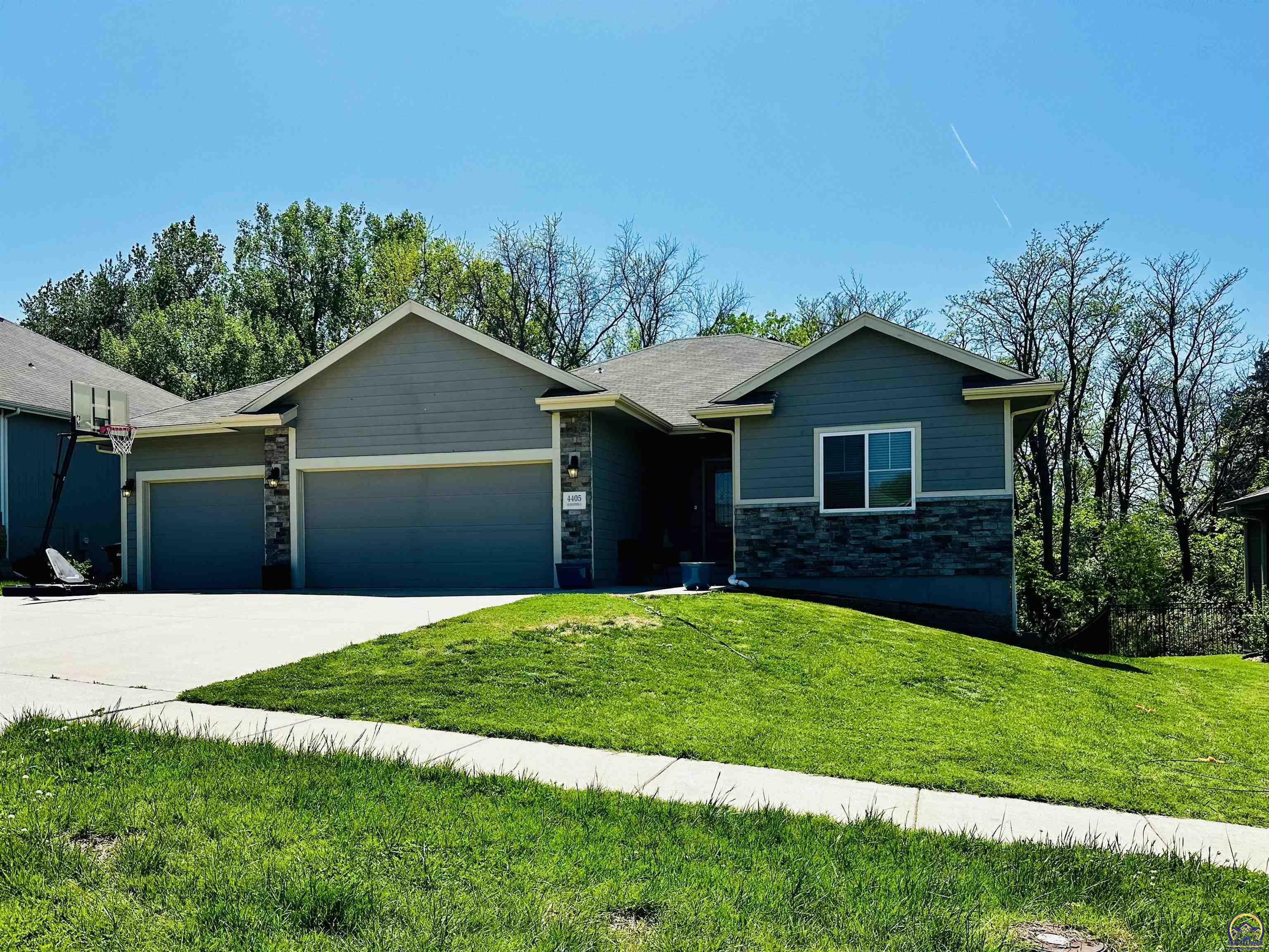 Property Photo:  4405 SW Brandywine Ln  KS 66610 