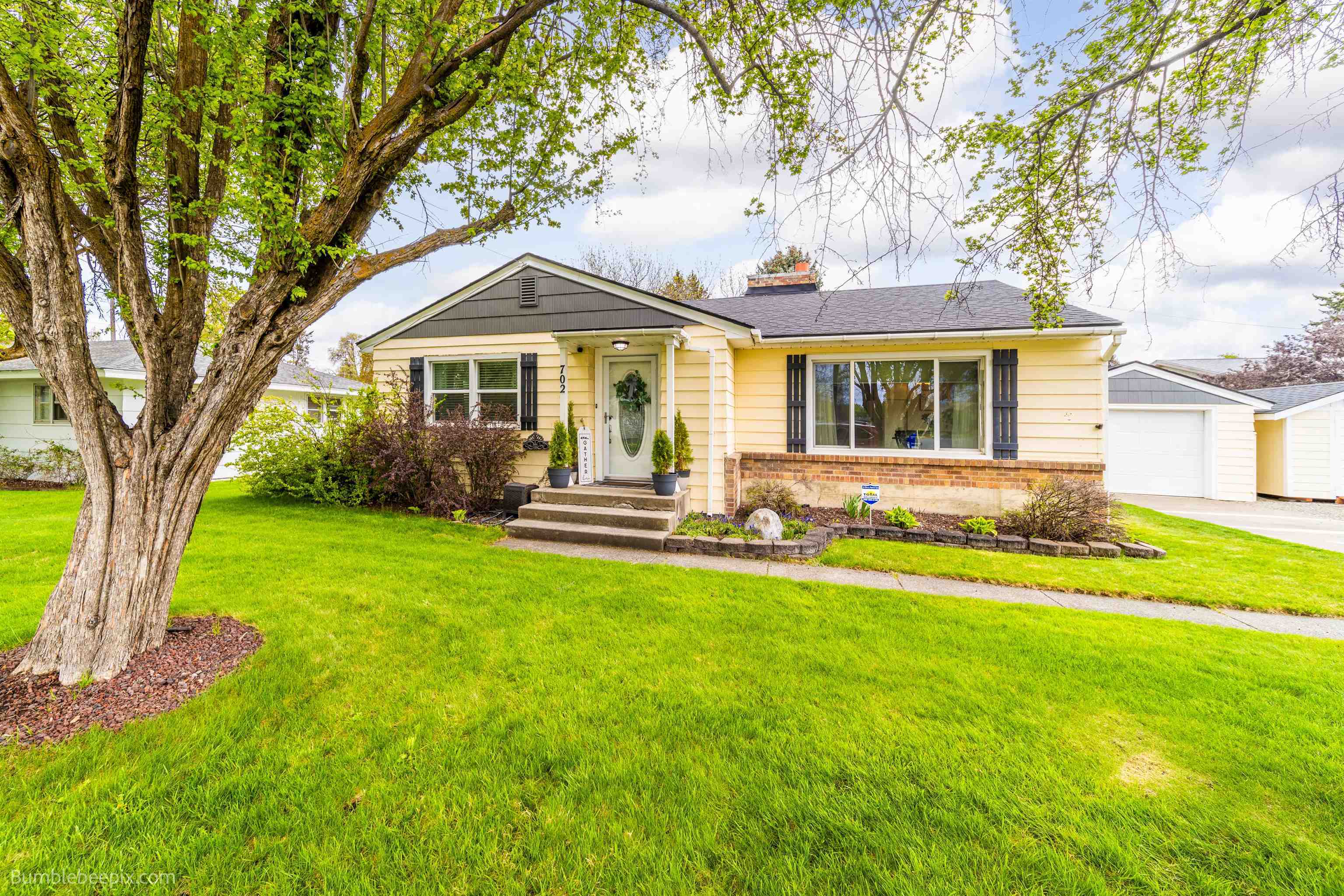 Property Photo:  702 N Raymond St  WA 99206 